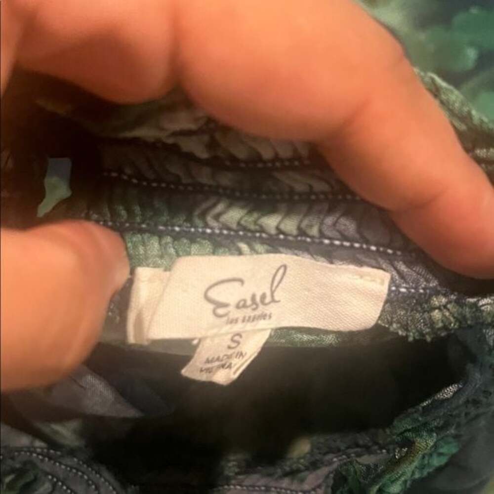 Easel Green and Blue Floral Top size Small - Picture 2 of 5